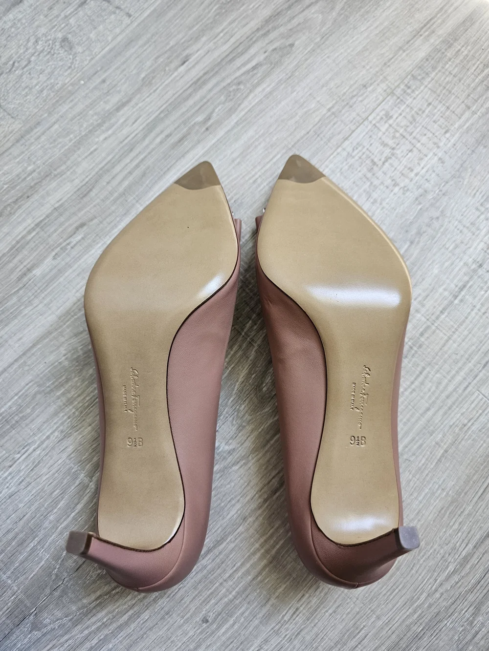 Ferragamo Zeri Blush Pumps - Picture 5 of 7